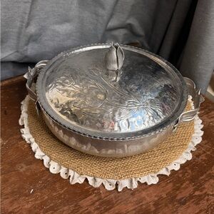 Vintage Hammered Embossed Tulip Floral Design Aluminum Serving 8" Pan w/ Lid